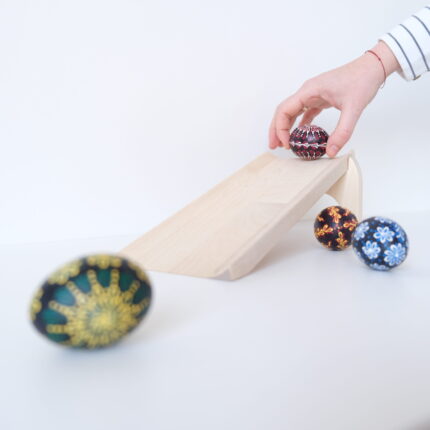 Kiaušinių ridenimo lovelis Velykoms