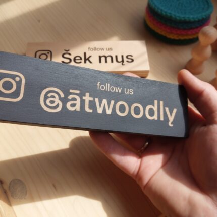 socialiniu-tinklu-zenklas-su-qr-su-graviravimu