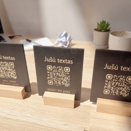 personalizuotas-medinis-zenklas-juodo-medzio-su-graviravimu