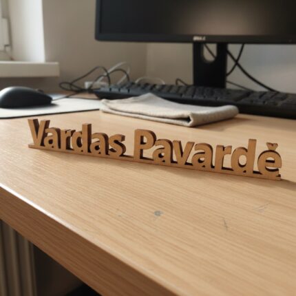 vardine-duru-stalo-lentele-su-graviravimu