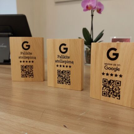 google-atsiliepimu-qr-zenklas-azuolo-su-graviravimu